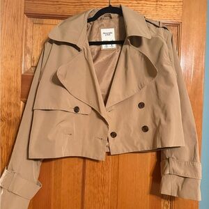 Abercrombie & Fitch Cropped Trench Jacket in Tan